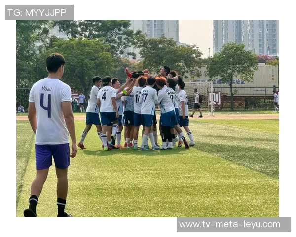 室内11人足球的魅力与挑战探索团队合作与竞技精神的完美结合